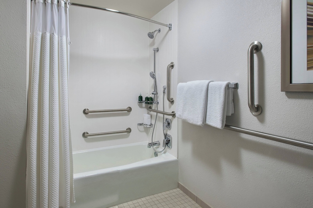 Courtyard by Marriott Lincroft Red Bank - photo 10