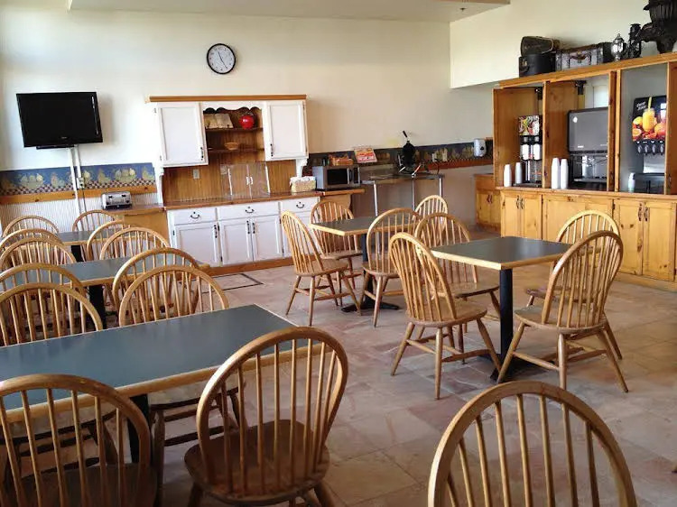 AmericInn Belle Plaine - photo 9