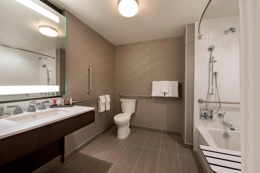 Buffalo Marriott At Lecom Harborcenter - photo 18