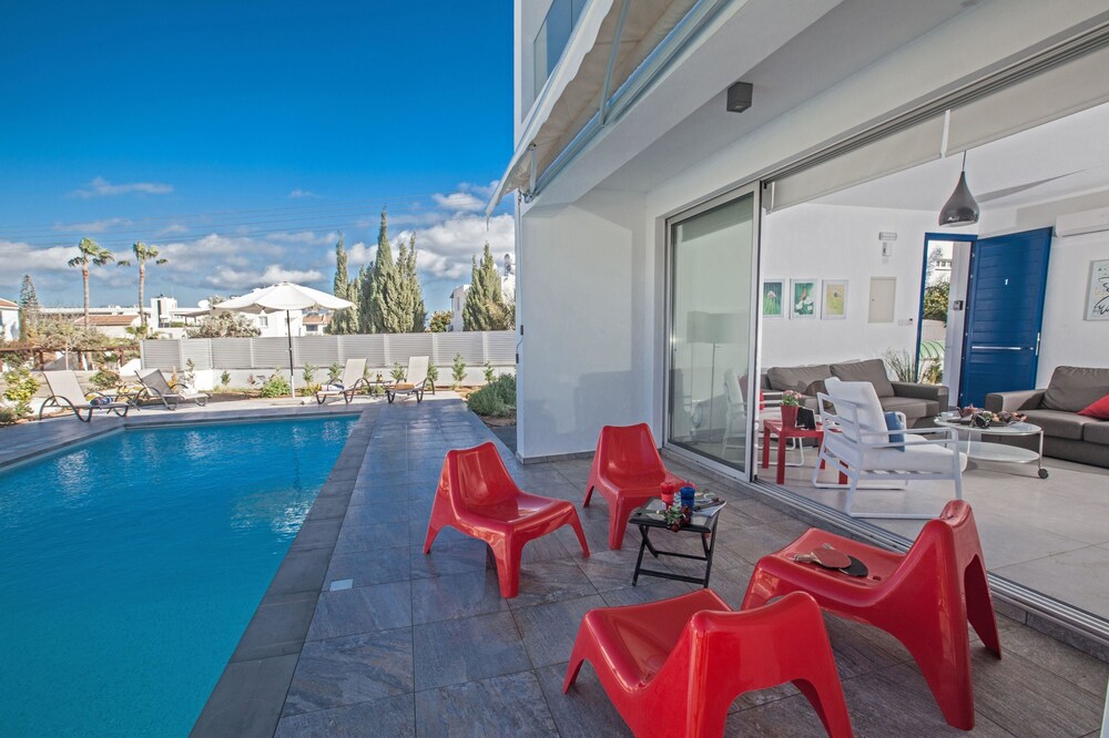 Celebrity Villa Hollyoaks 1