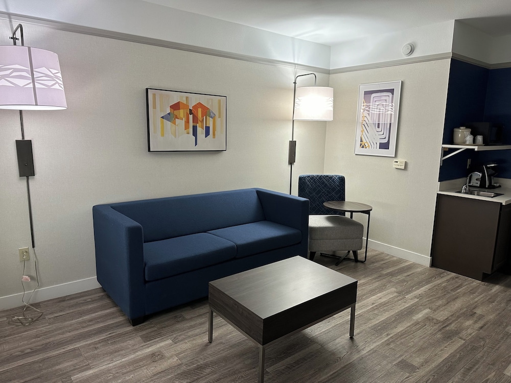 Holiday Inn Express Hotel & Suites San Dimas by IHG - photo 38