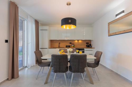 Villa Mara — 4-Star Luxury Hotel in Vrsi, Croatia