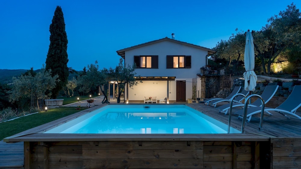 Terrazza Sulla Valle 4 2 Emma Villas — 4-Star Luxury Hotel in Arezzo, Italy