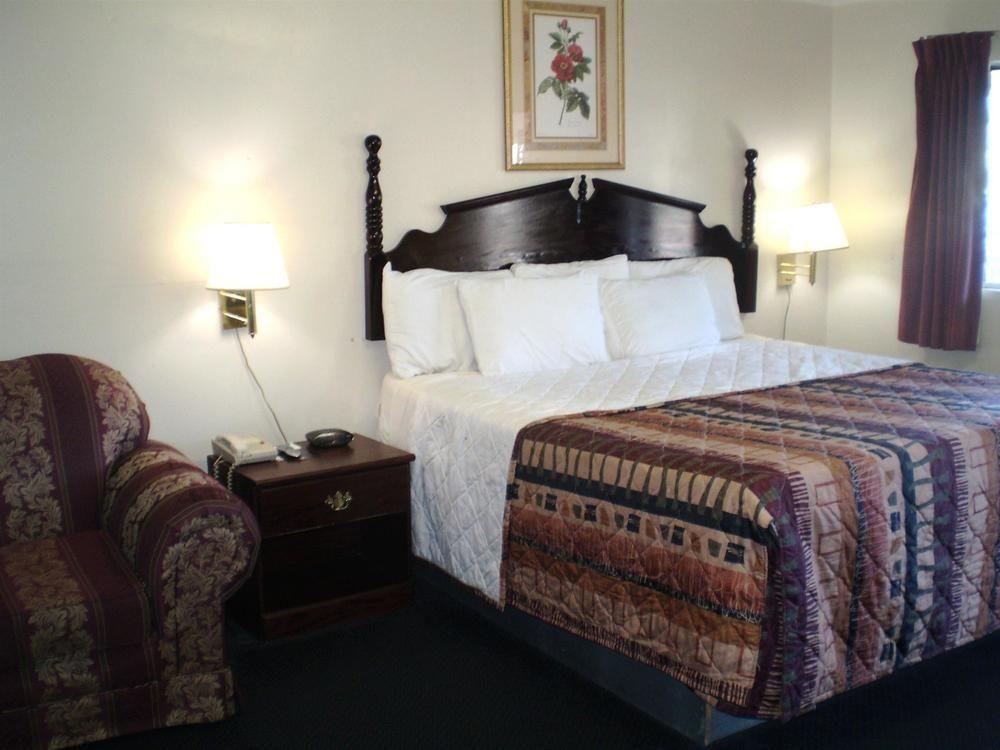 Sunrise Inn Brownsville - photo 10