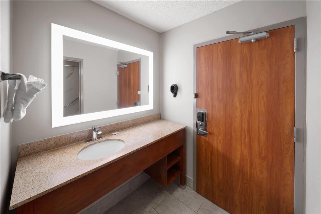 Days Inn by Wyndham Tulsa Central - photo 16
