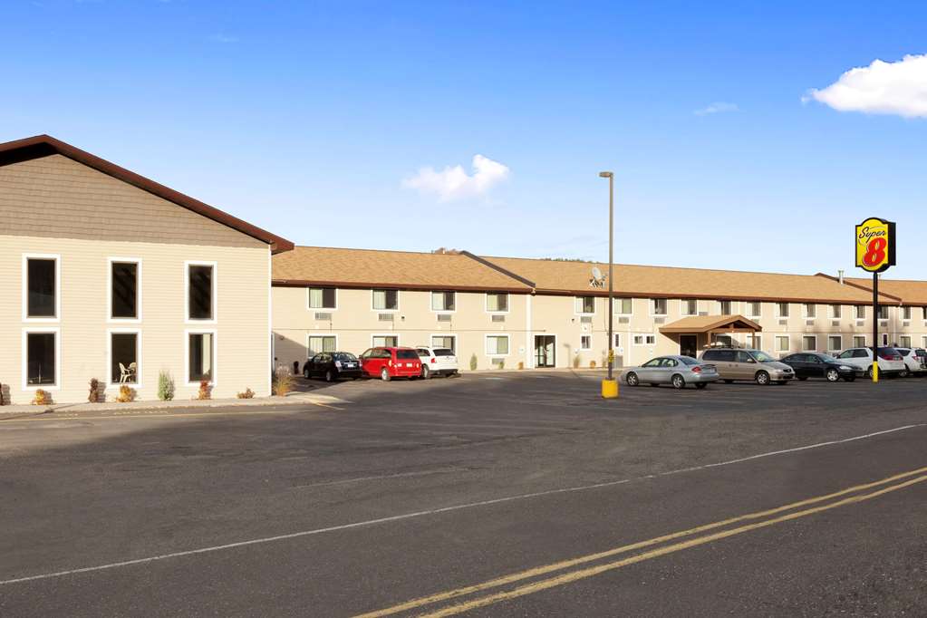 Super 8 by Wyndham Houghton — hotel in Houghton