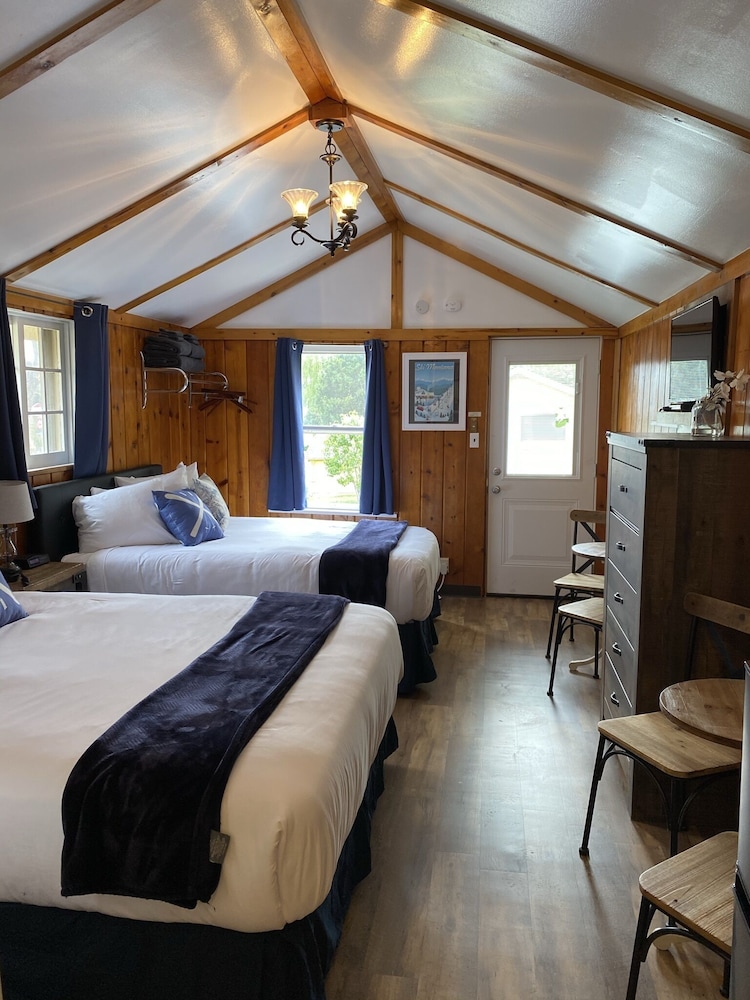 Lamplighter Cabins & Suites - photo 14