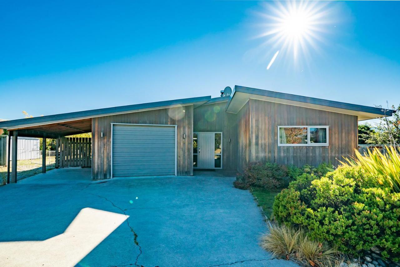 Hikuwai Family Retreat Albert Town Holiday Home — 4-Star Luxury Hotel in Wanaka, New Zealand
