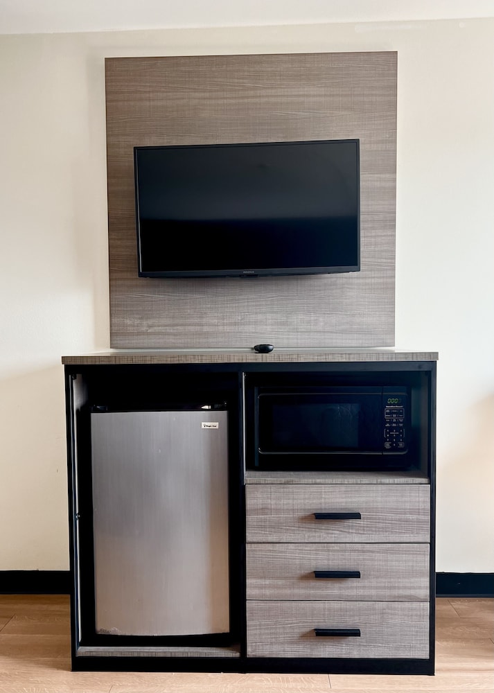 Saffron Inn & Suites - photo 14
