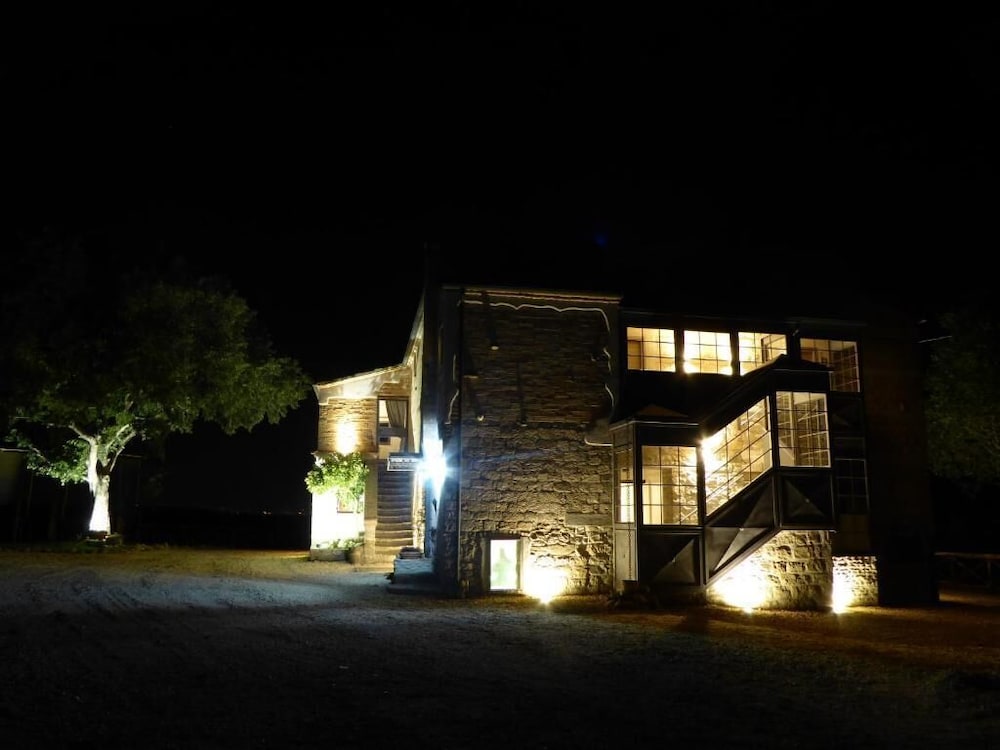 Pietre di Fiume — 4-Star Luxury Hotel in San Giorgio Del Sannio, Italy