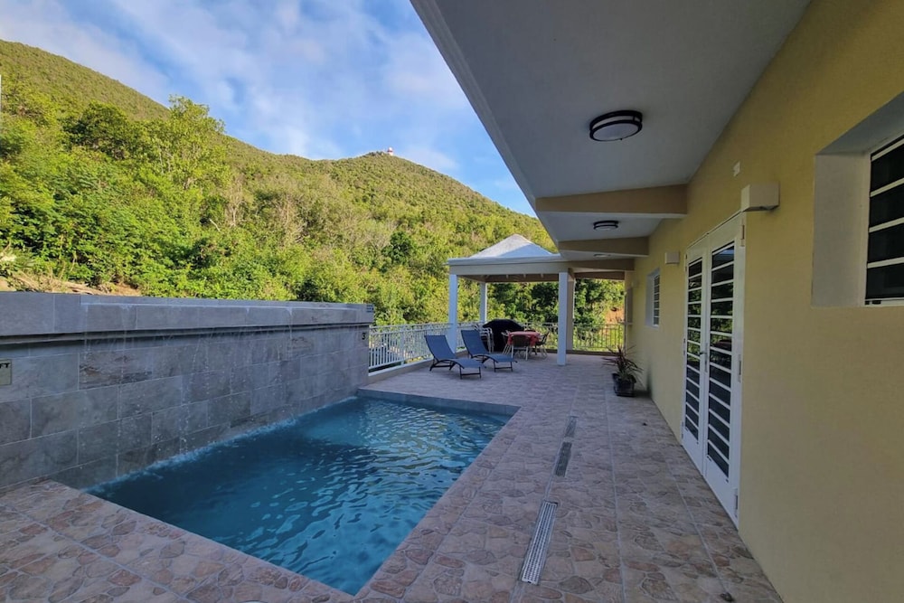 4Bed Condo Sleeps 8 Pool Bbq Views Parking — 4-Star Luxury Hotel in Philipsburg, Sint Maarten