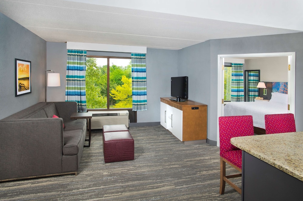 Hampton Inn & Suites Annapolis - photo 14