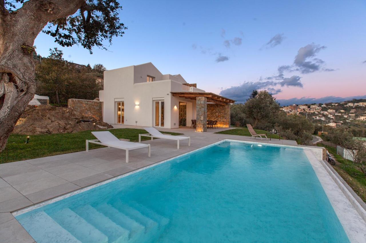 Villa Jarito — 4-Star Luxury Hotel in Sant'agata Sui Due Golfi, Italy