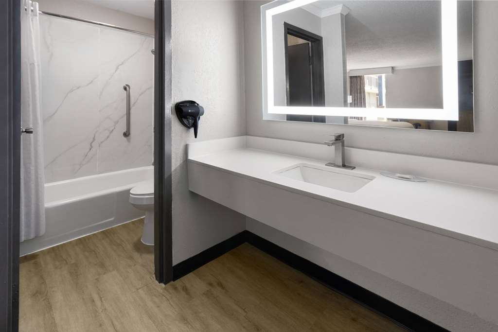 Days Inn by Wyndham Hinesville Near Fort Stewart - photo 21