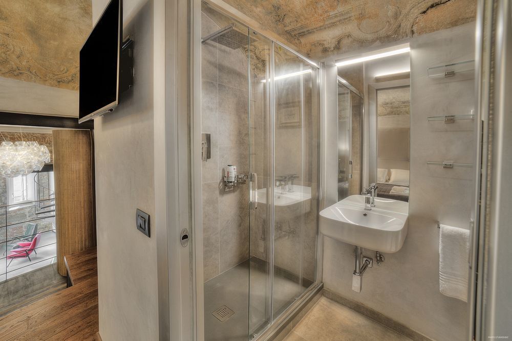 Stone Walls Deluxe — 4-Star Luxury Hotel in Florence, Italy