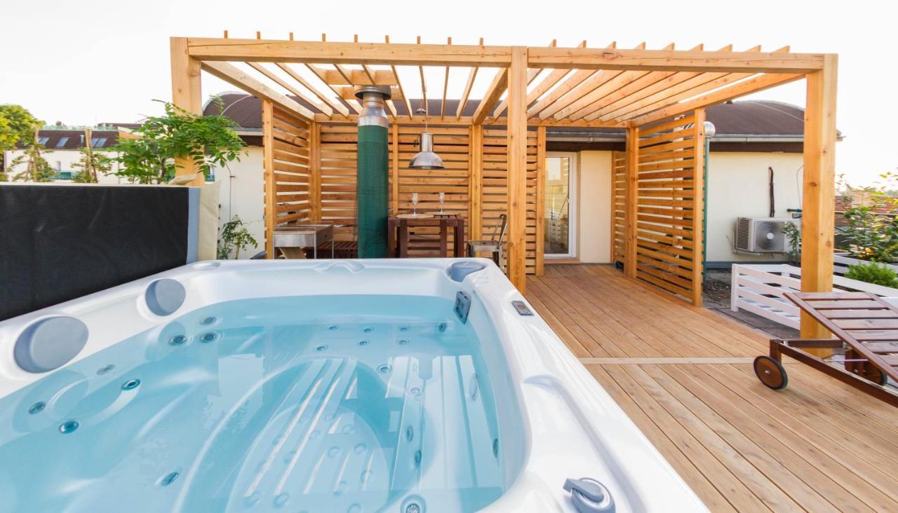 Romantic Studio with Jacuzzi — 4-Star Luxury Hotel in Prague, Czech Republic