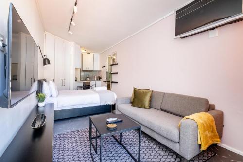 Flamingo 804 Stylish Top Floor Sea Point Studio with Daily Housekeeping