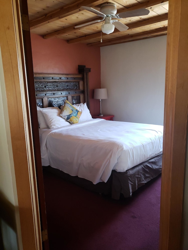 The Abiquiu Inn - photo 21