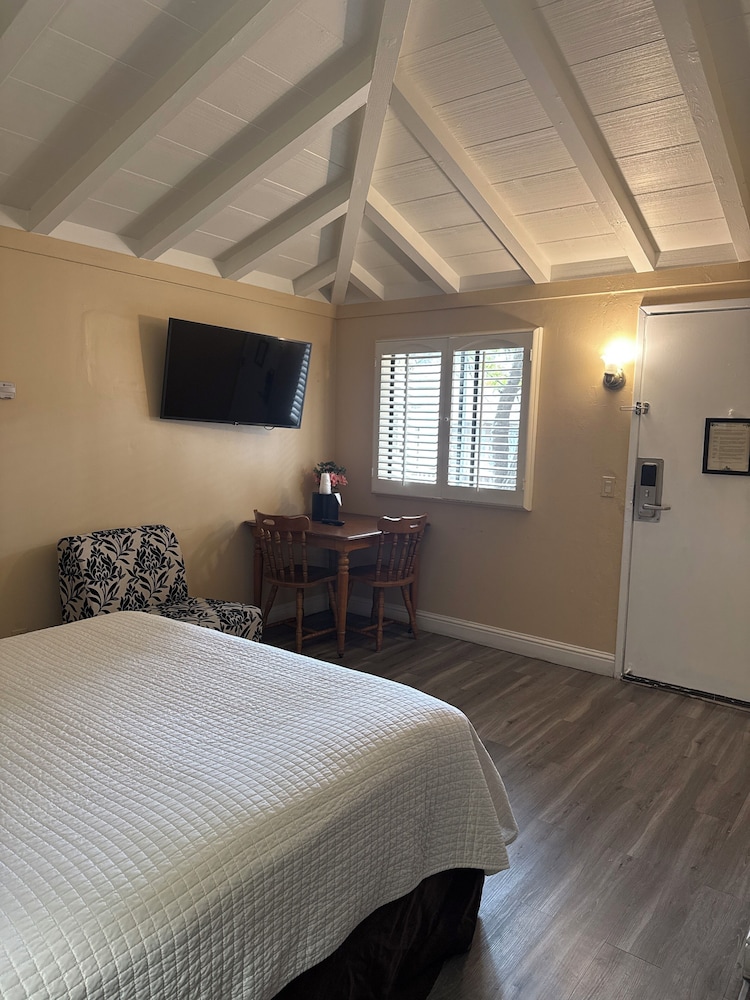 Carmel Resort Inn - photo 30