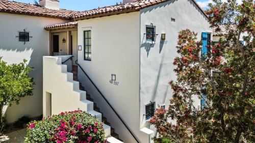 LV020 Upgraded LV Studio with a Private Balcony — 4-Star Luxury Hotel in La Quinta, United States