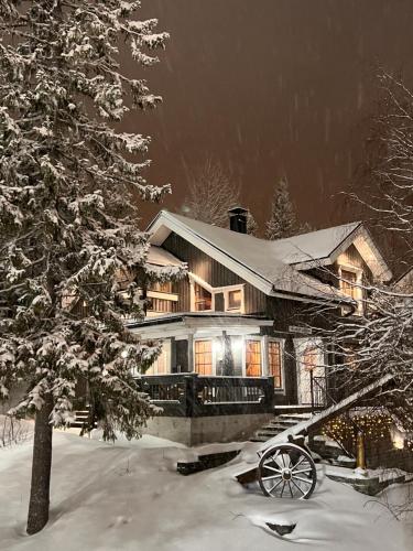 Vuokatin Aateli Villa Marsalkka — 4-Star Luxury Hotel in Vuokatti, Finland