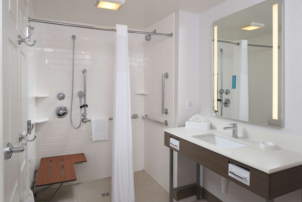 Hampton Inn Holland - photo 43