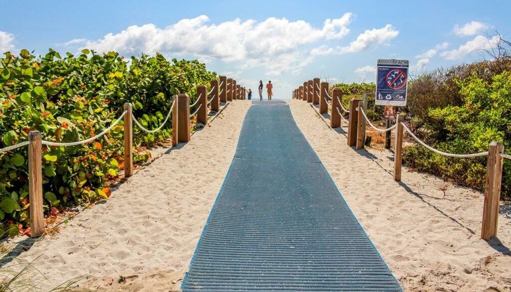 Ocean Front Beach Pads South Beach — 4-Star Luxury Hotel in Miami Beach, United States