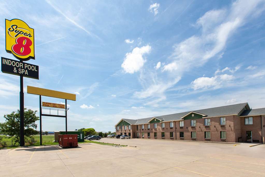 Super 8 by Wyndham Salina I 70 - photo 4