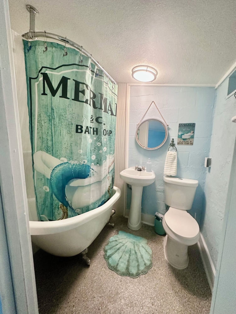 Neptune's Grotto Waterfront Retreat - photo 32
