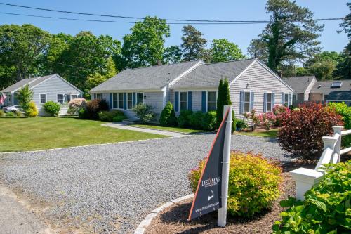 Walk to Earle Rd Beach Incredible Patio in Harwich, United States