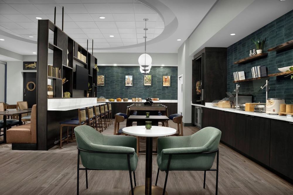 SpringHill Suites Savannah Downtown Historic District - photo 29