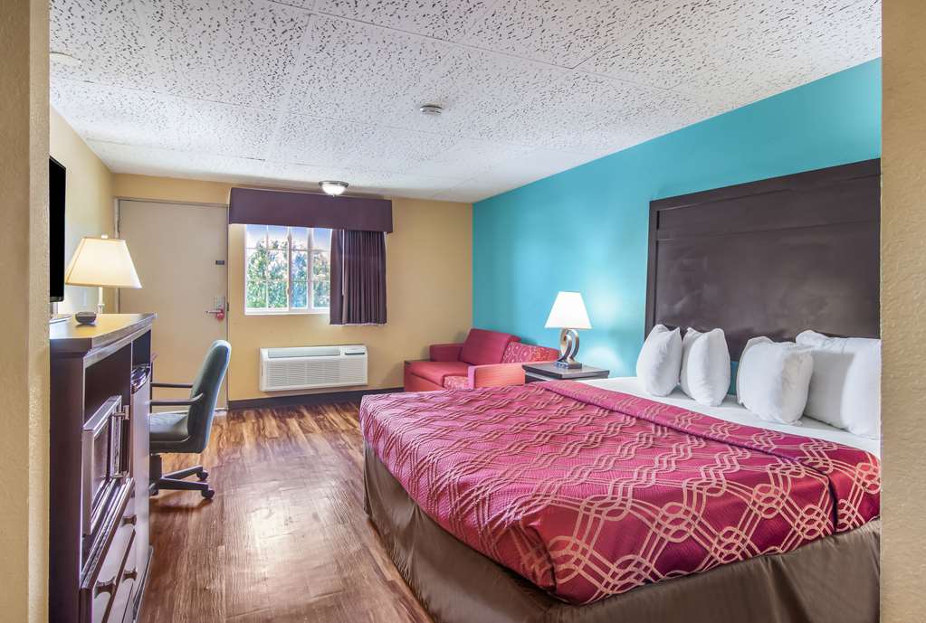Econo Lodge Bradford South - photo 10
