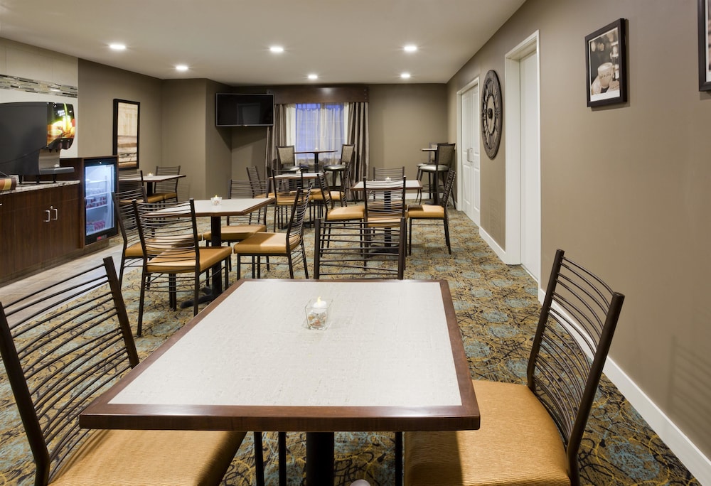 GrandStay Delano - photo 9