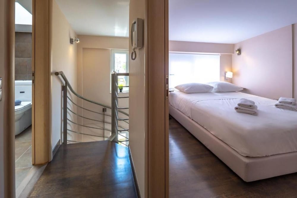 Solon Deluxe City Center Apartment — Agios Dimitrios — photo 2