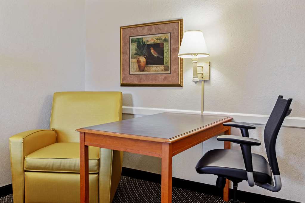La Quinta Inn Tampa Bay Pinellas Park Clearwater - photo 26