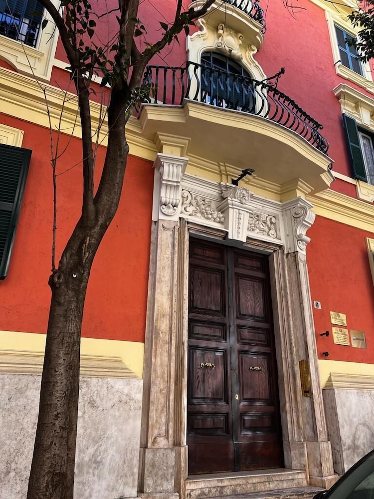 B&B Azuni Home — 4-Star Luxury Hotel in Rome, Italy