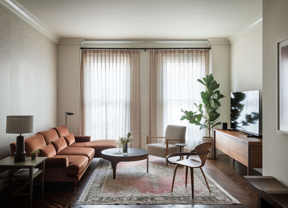 The Pinch Hotel - photo 31