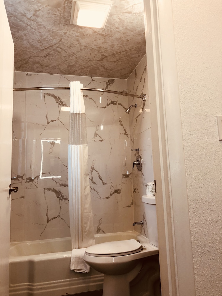 Berkshire Inn - photo 18