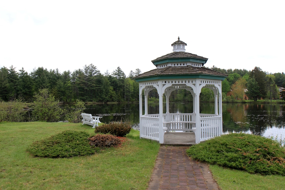 Sara Placid Inn & Suites - photo 73