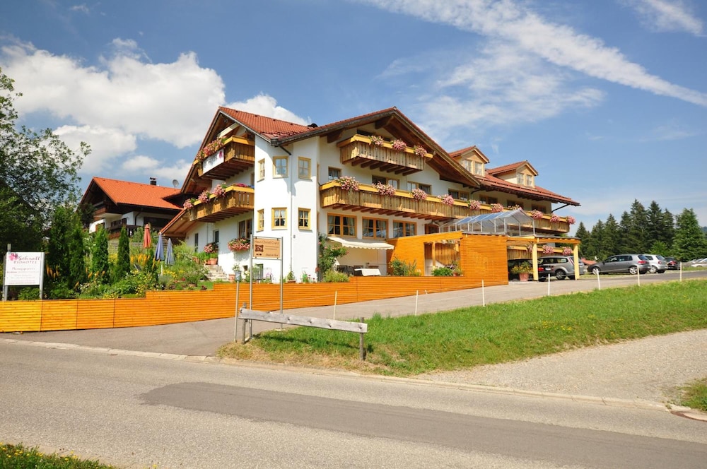 Berghüs Schratt vegetarisches und veganes Biohotel — hotel in Oberstaufen