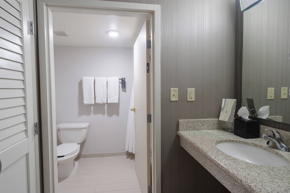 Courtyard by Marriott Cleveland Willoughby - photo 18