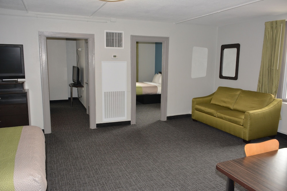 Quality Inn & Suites Kansas City Downtown - photo 24