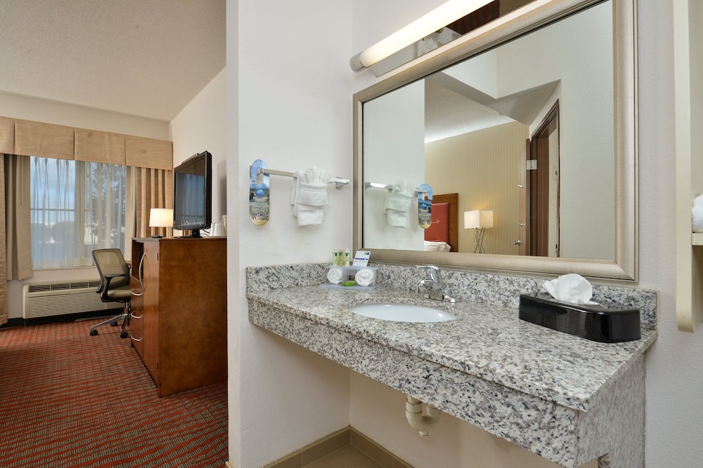 Holiday Inn Express Boston Milford by IHG - photo 15