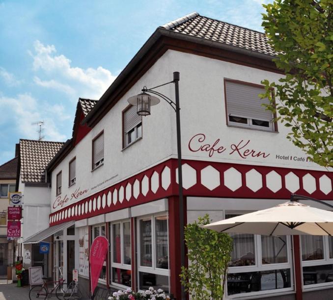 Hotel Cafe Kern — hotel in Grossostheim