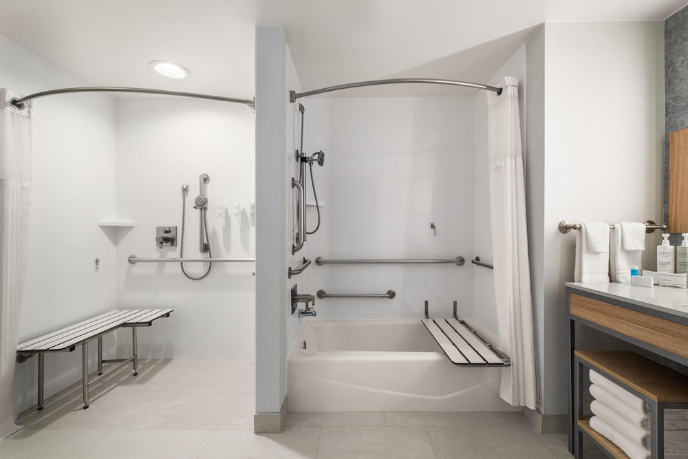 Hilton Garden Inn Arlington Shirlington - photo 28