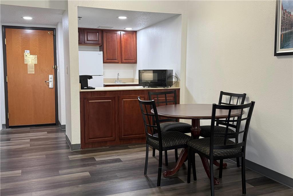 Wingate by Wyndham Indianapolis Airport Rockville Rd. - photo 33