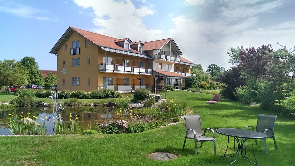 Landhotel Larenzen — hotel in Kirchham
