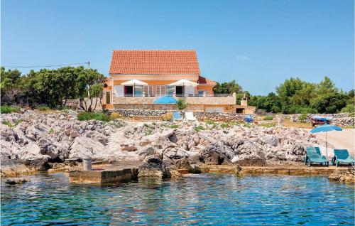 Holiday Home Zastrazisce With Sea View 04 — 4-Star Luxury Hotel in Jelsa, Croatia