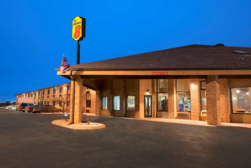 Super 8 by Wyndham Green Bay I 43 Bus. Park - featured photo