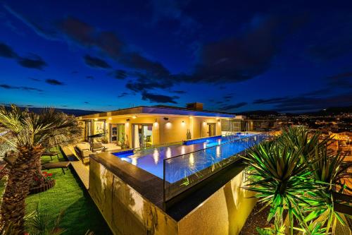 Sky Pool Penthouse with a huge heated private pool — 4-Star Luxury Hotel in Split, Croatia